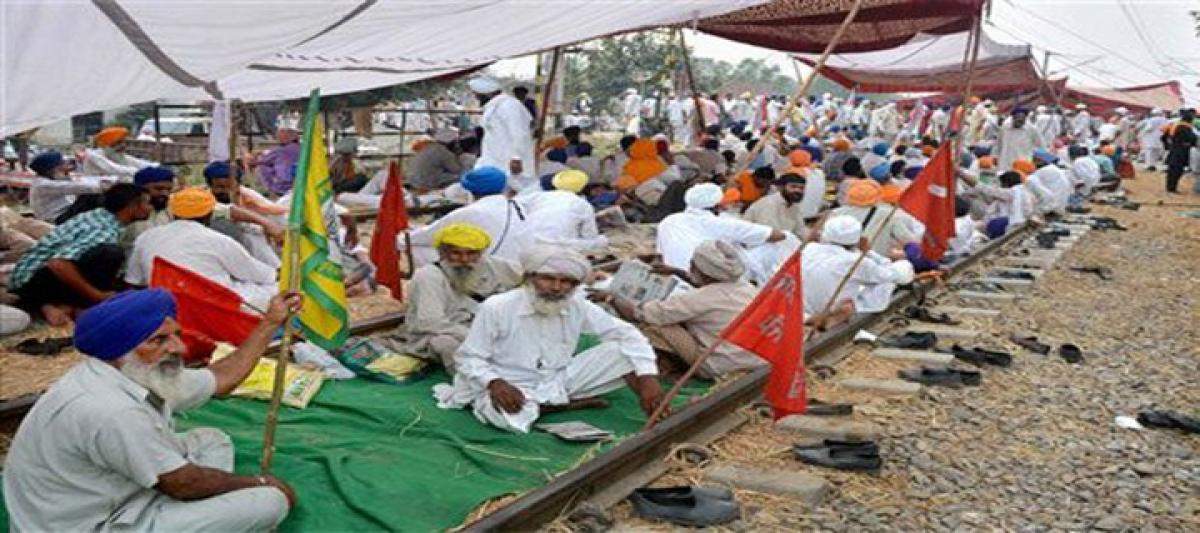 Protesting farmers decide to call of rail blockade in Punjab